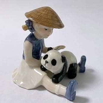 ロイヤルコペンハーゲン フィギュリン 2000年 エマ 少女 サッカー少年 ロイヤルコペンハーゲン フィギュリン 2000年 エマ 少女